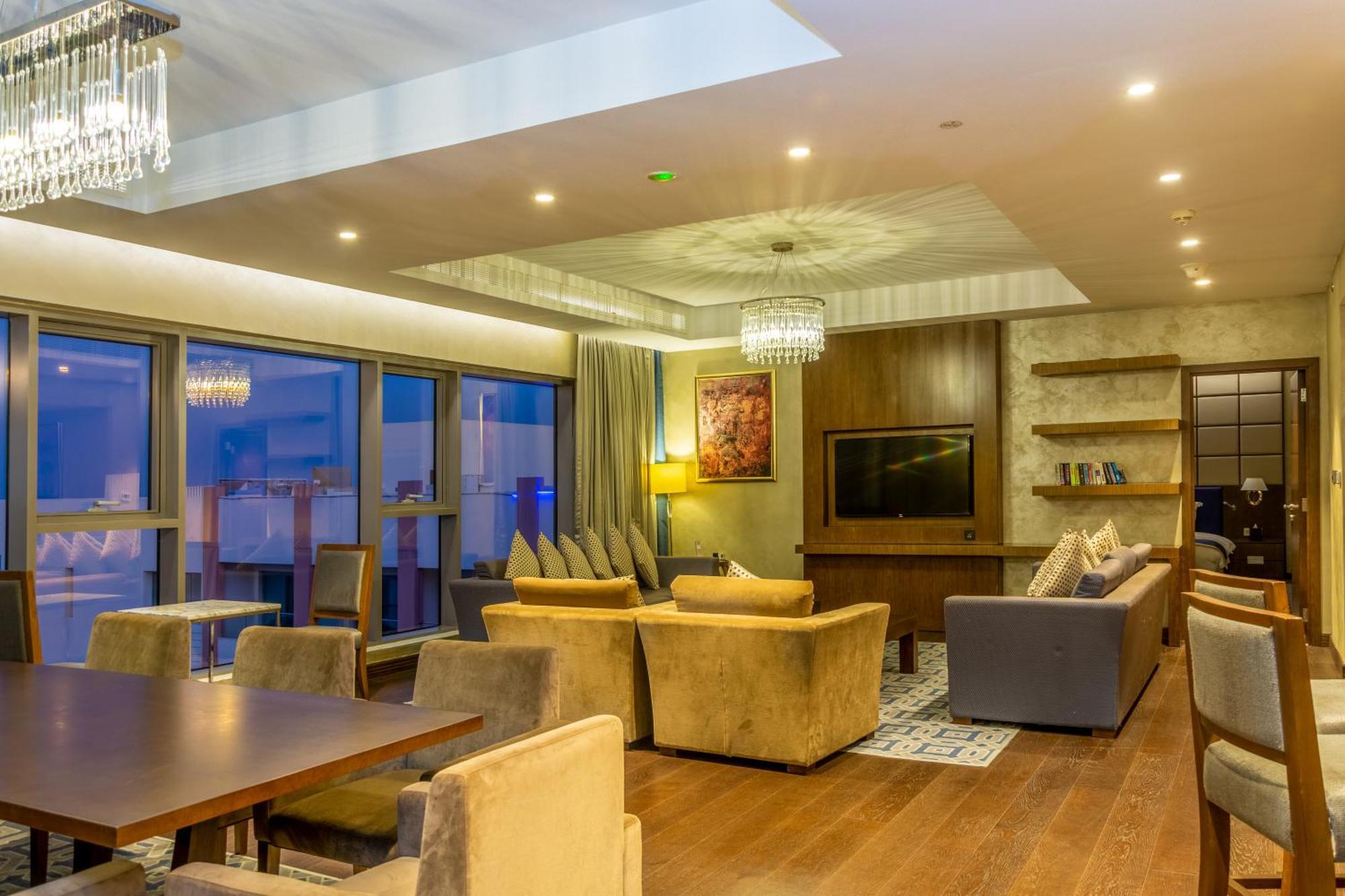 Radisson Blu & Resort, Сухар
